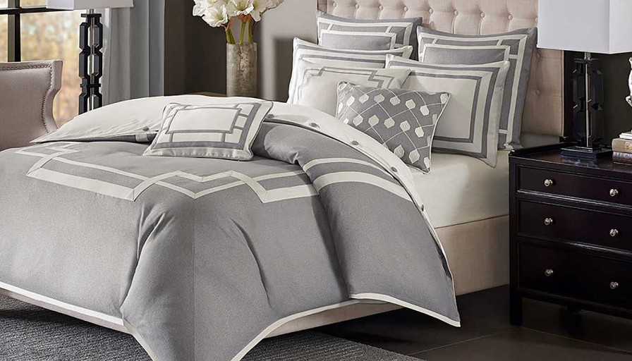 Accents Olliix | Savoy Queen 8-Piece Comforter Set