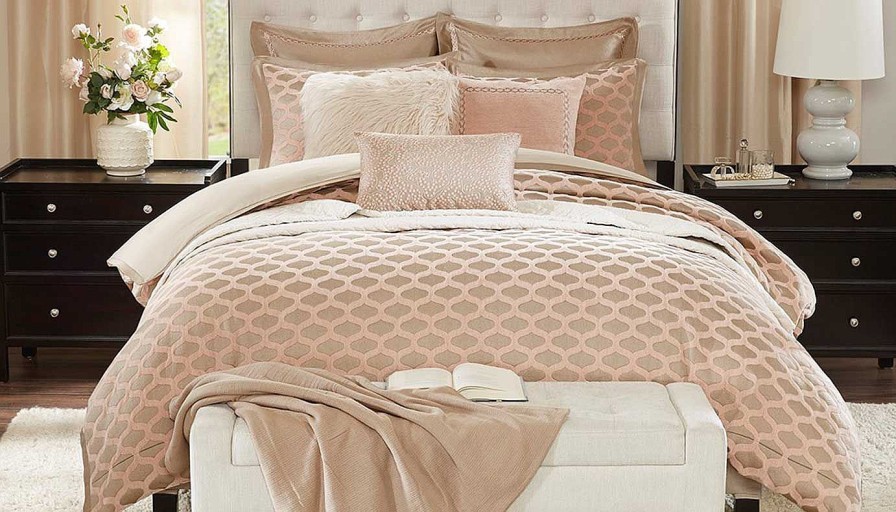 Accents Olliix | Romance Comforter Set