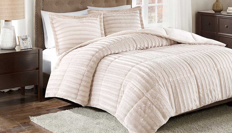 Accents Olliix | Duke Faux Fur Champagne Comforter Set